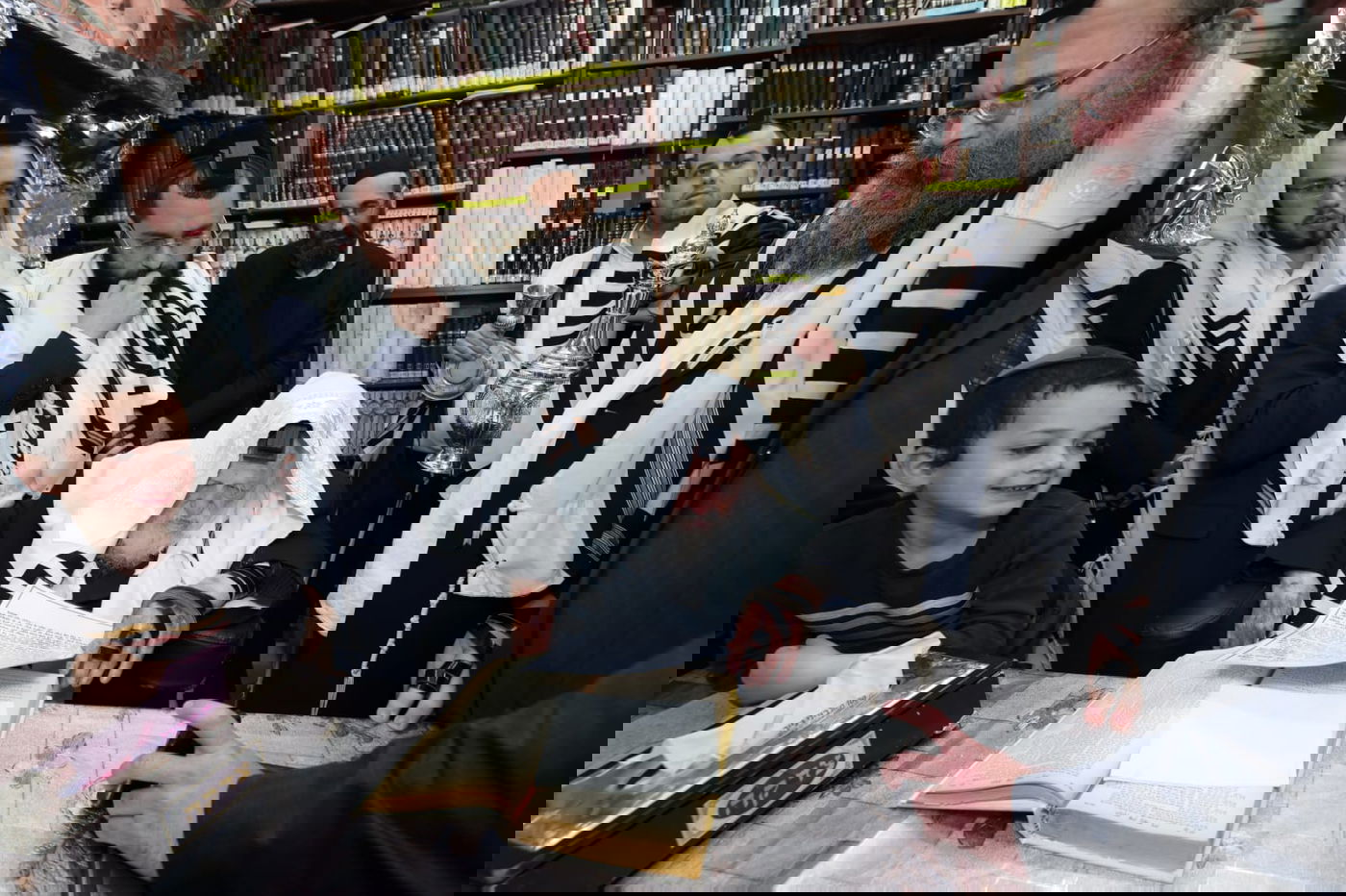 מרן שר התורה סיים את התורה - והתחיל מחדש; תיעוד