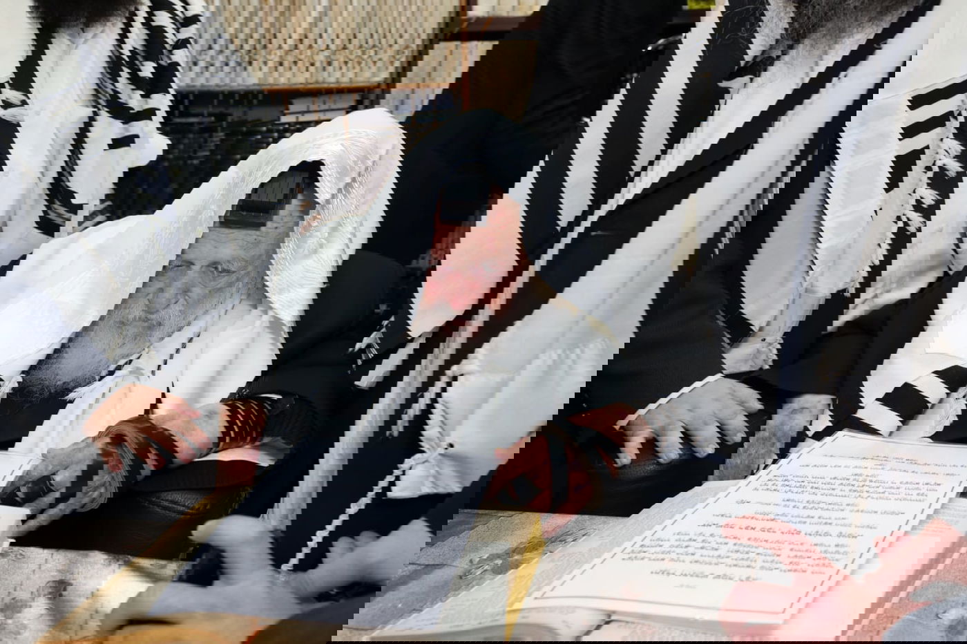 מרן שר התורה סיים את התורה - והתחיל מחדש; תיעוד