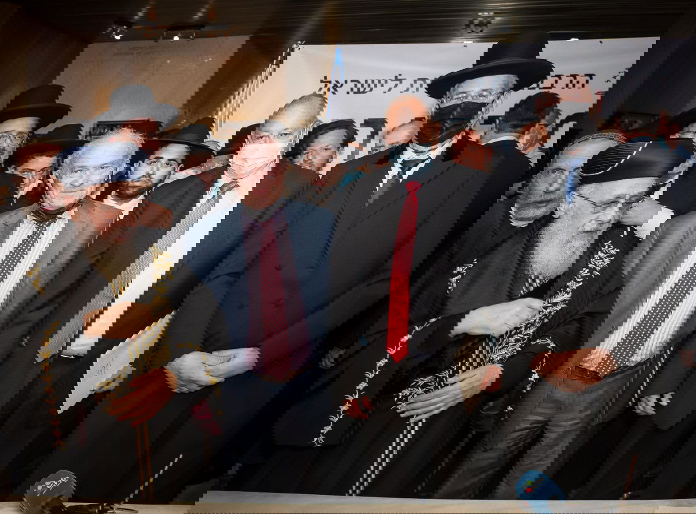 הרבנים הראשיים מכרו את החמץ שלכם • צפו