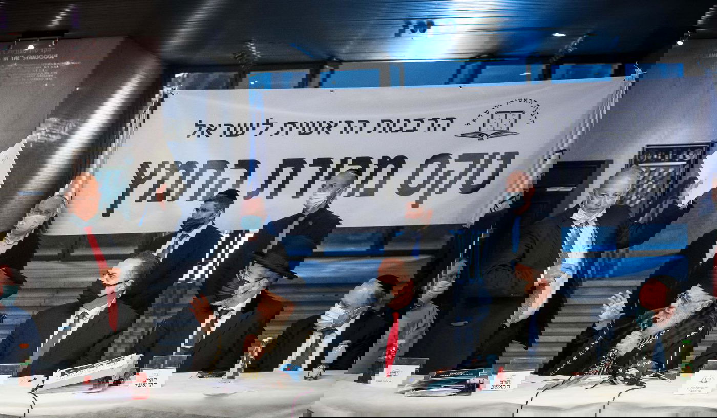 הרבנים הראשיים מכרו את החמץ שלכם • צפו