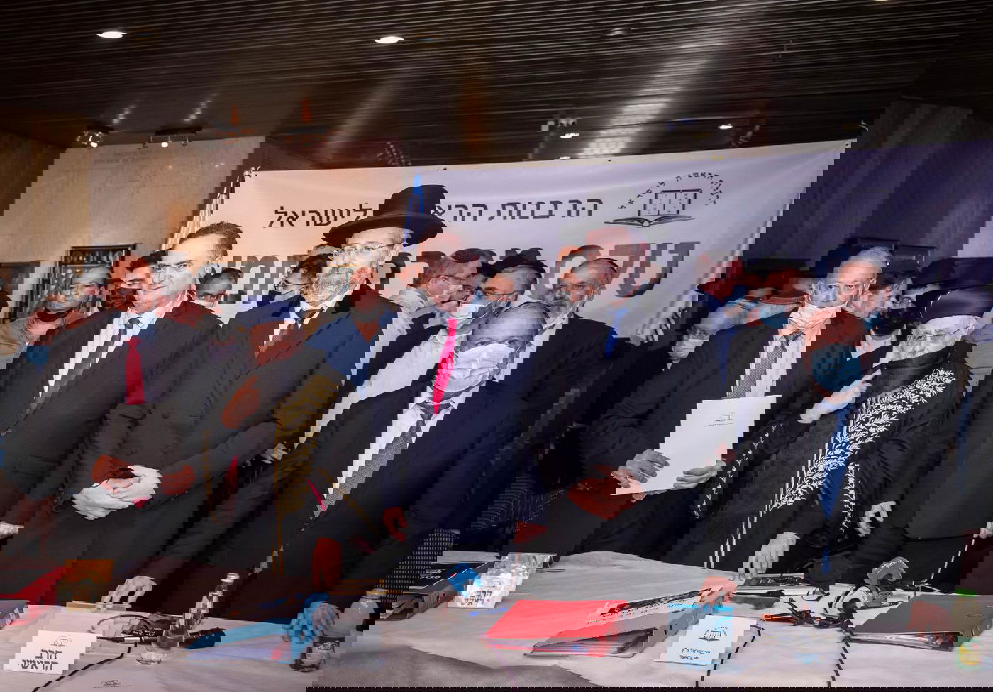 הרבנים הראשיים מכרו את החמץ שלכם • צפו