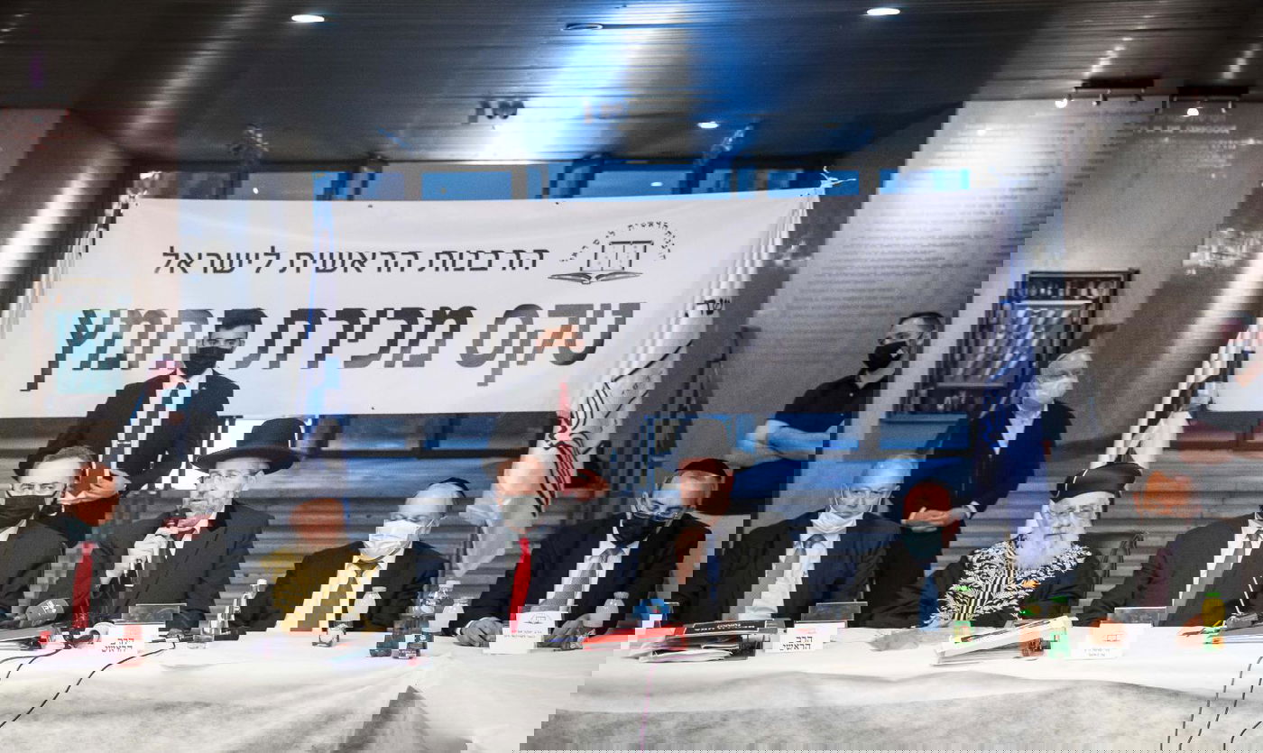 הרבנים הראשיים מכרו את החמץ שלכם • צפו