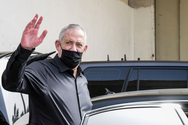 גנץ בתל אביב, לפני שבועיים