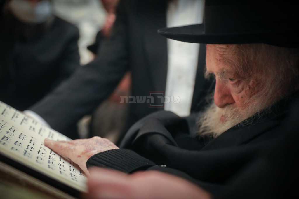 לאחר שנה וחצי: מרן הגר"ח קנייבסקי ביקר בכותל המערבי; תיעוד