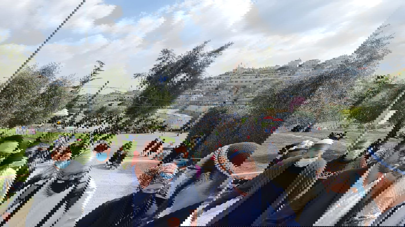 חברון: יונתן פולארד התקבל בשירה וריקודים