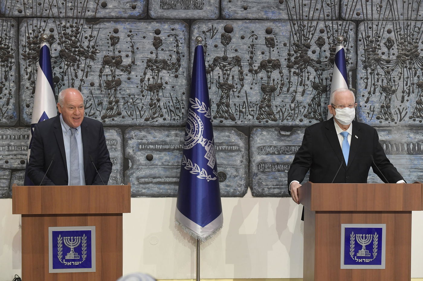 למי יעניק את המנדט? צפו בנשיא ריבלין