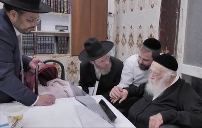 "יישר כח": תגובתו של שר התורה לאב הנרגש