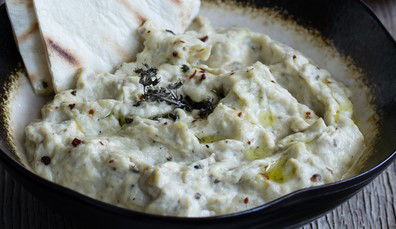 קרם חצילים שרופים עם שום, לימון ומיונז