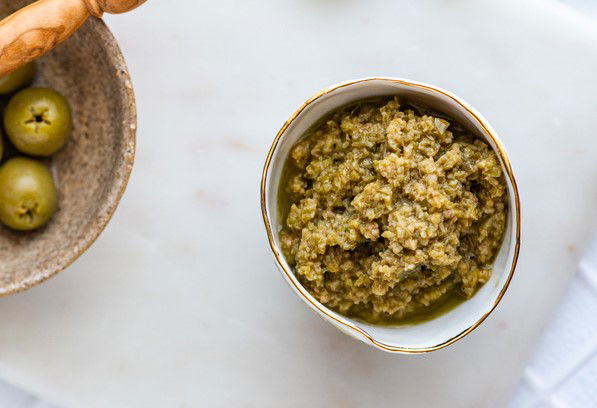 ממרח זיתים, כוסברה, שום וצ'ילי גרוס