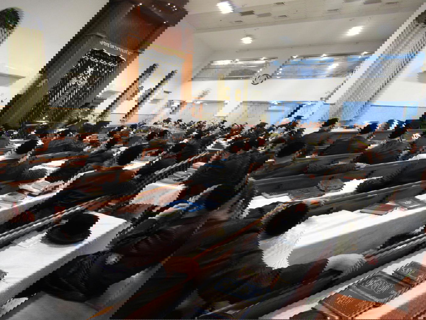 תיעוד: הגאב"ד הגרא״י שלזינגר מסר שיעור בקרעטשניף