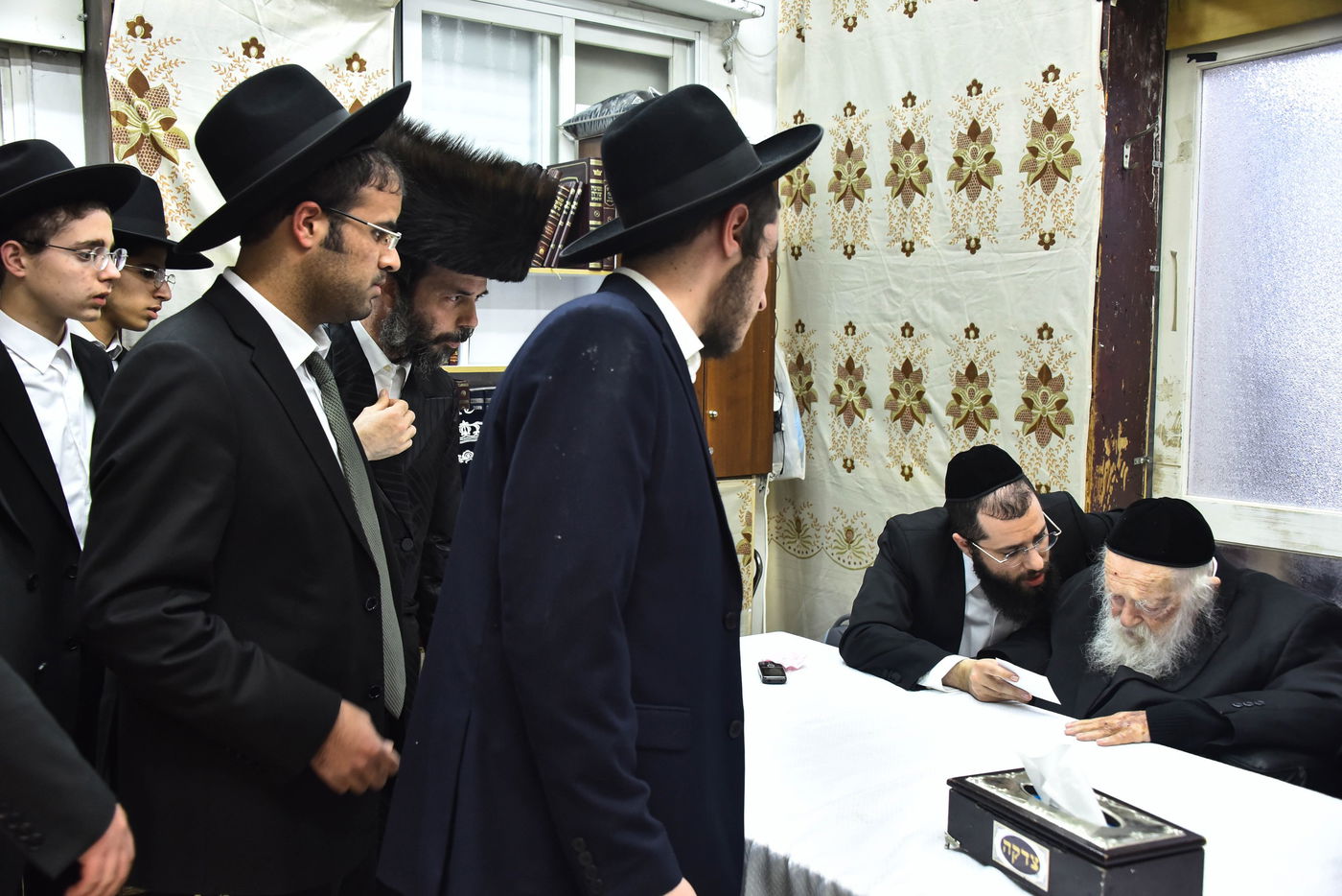 אלפים הקבילו את פני מרן שר התורה • צפו