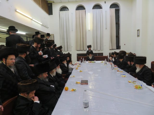 בשידלובצא ציינו 'יארצייט' בשילוב 'טיש' פסח