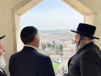 בן האדמו"ר נפגש עם תורם הנח"ל החרדי