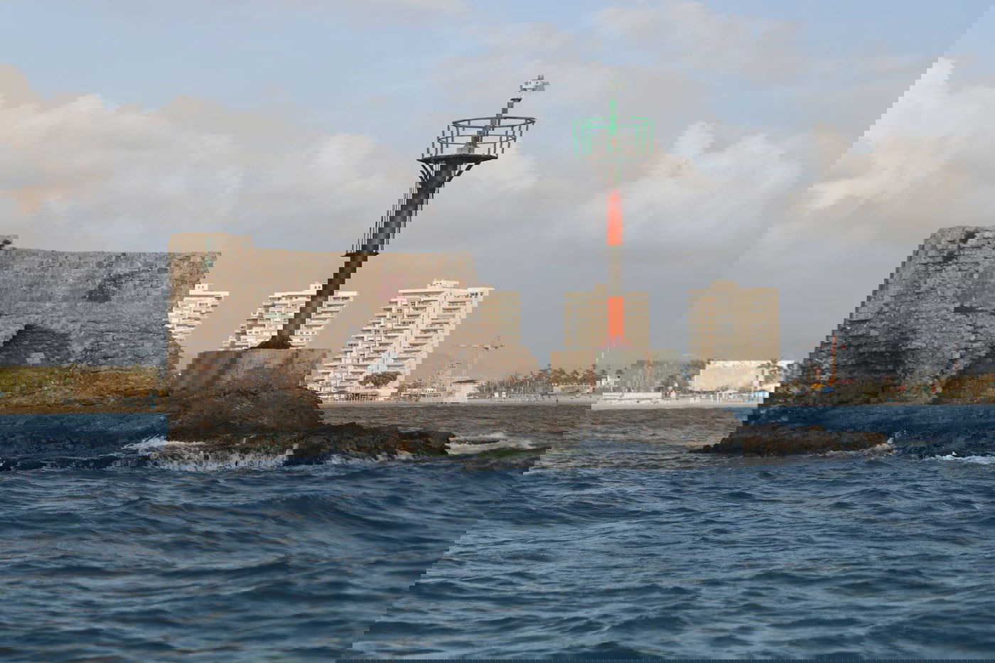 מבלים בחול המועד בעיר העתיקה בעכו; גלריה