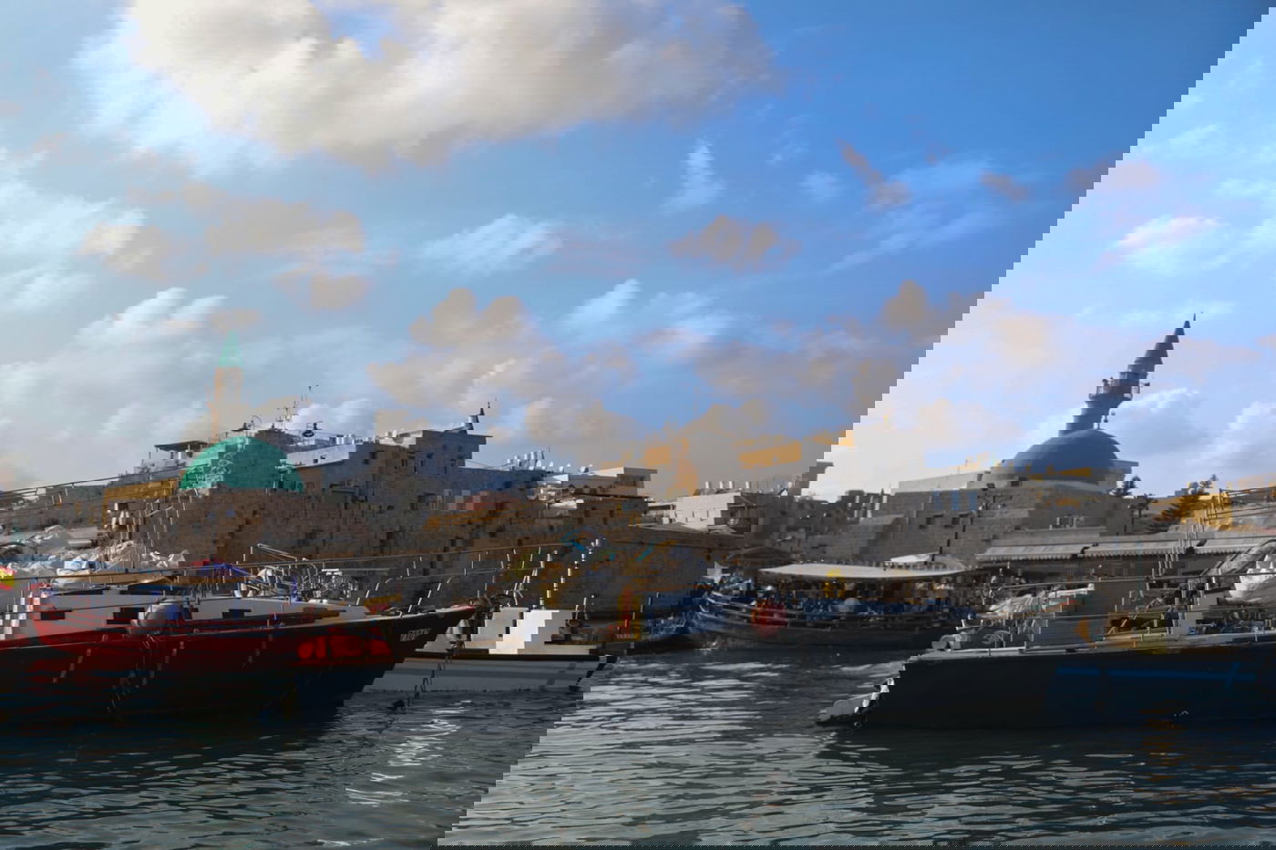 מבלים בחול המועד בעיר העתיקה בעכו; גלריה