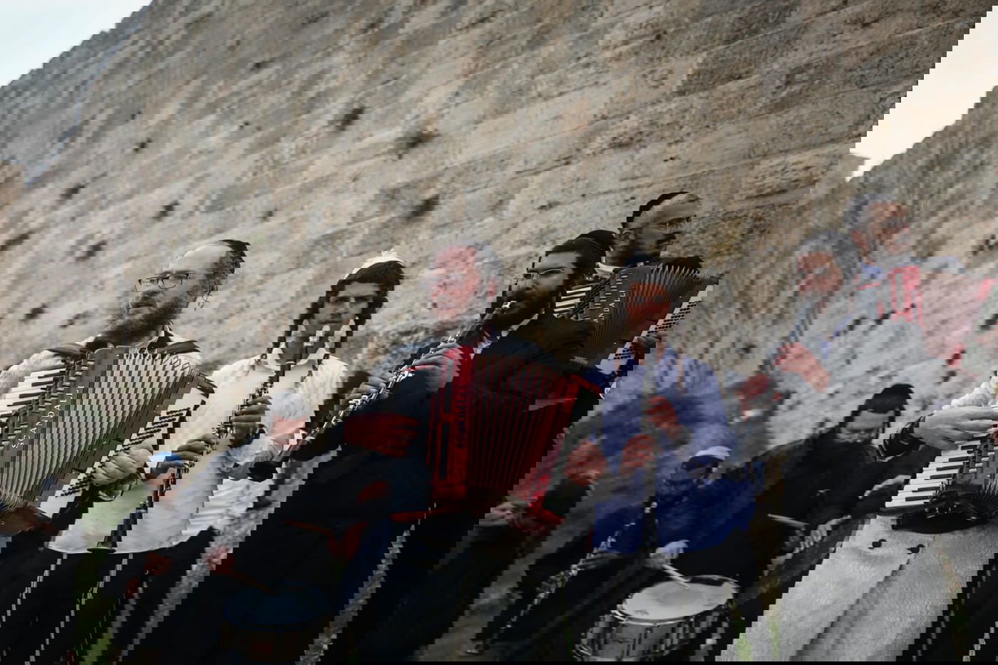 תיעוד מיוחד: תהלוכת הכלייזמרים בירושלים