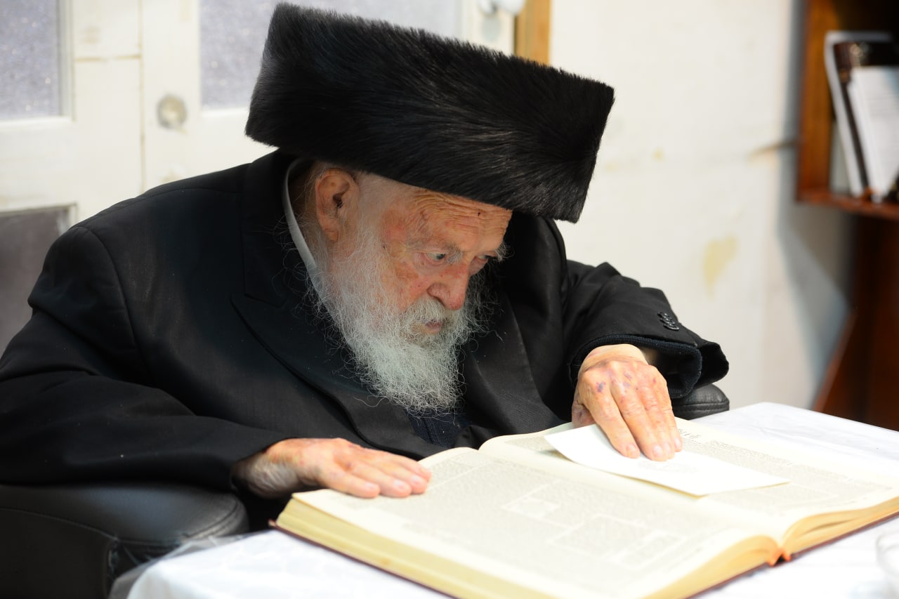 תיעוד: מרן הגר"ח קנייבסקי נפרד מהמצות