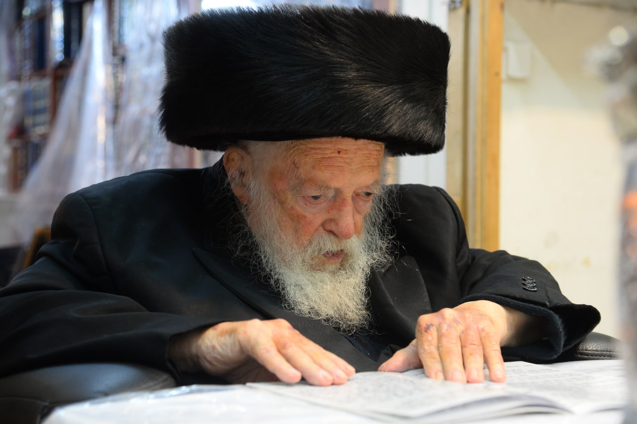 תיעוד: מרן הגר"ח קנייבסקי נפרד מהמצות