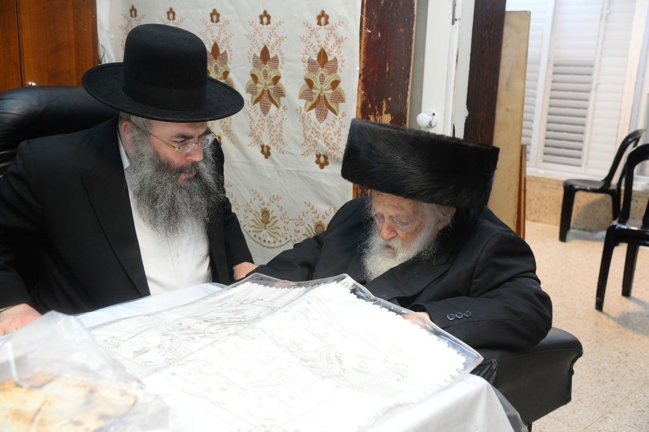 תיעוד: מרן הגר"ח קנייבסקי נפרד מהמצות