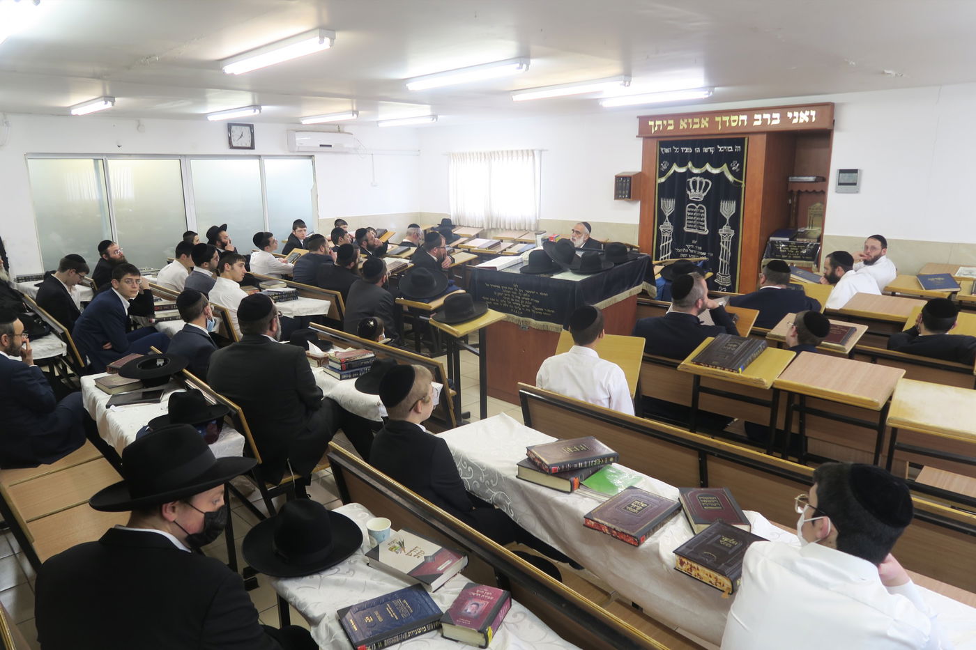 לאחר שהחלים: הגר"ח אקרמן מסר שיעור לתלמידיו