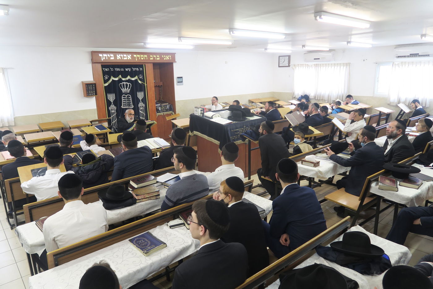 לאחר שהחלים: הגר"ח אקרמן מסר שיעור לתלמידיו