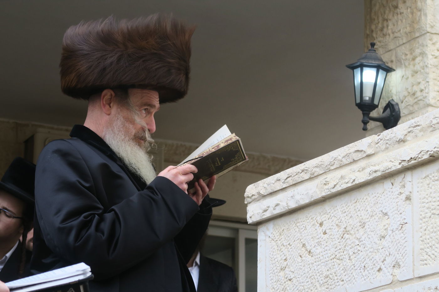 בביתר עילית: הרבי מהארנסטייפל בברכת האילנות
