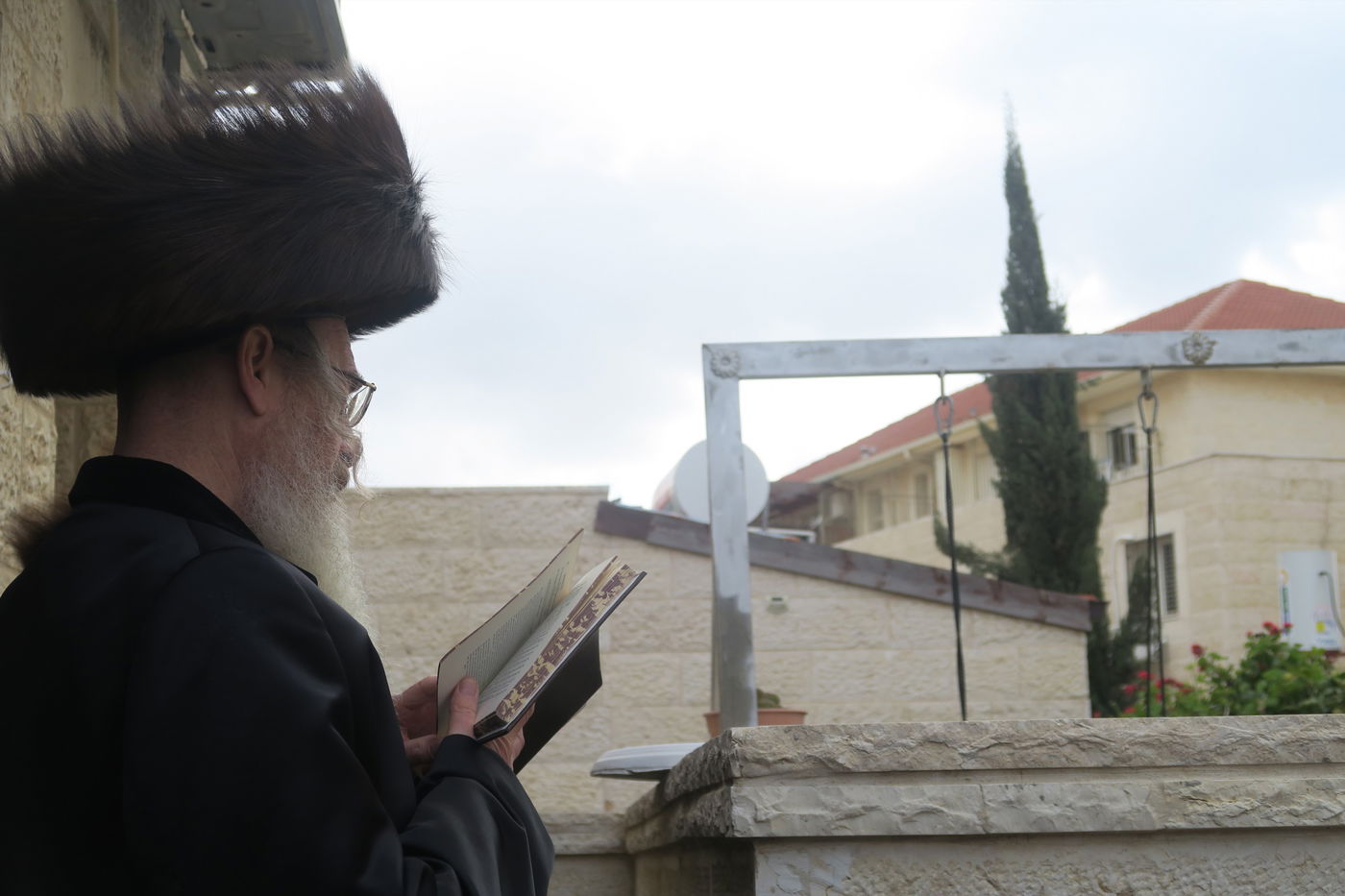 בביתר עילית: הרבי מהארנסטייפל בברכת האילנות