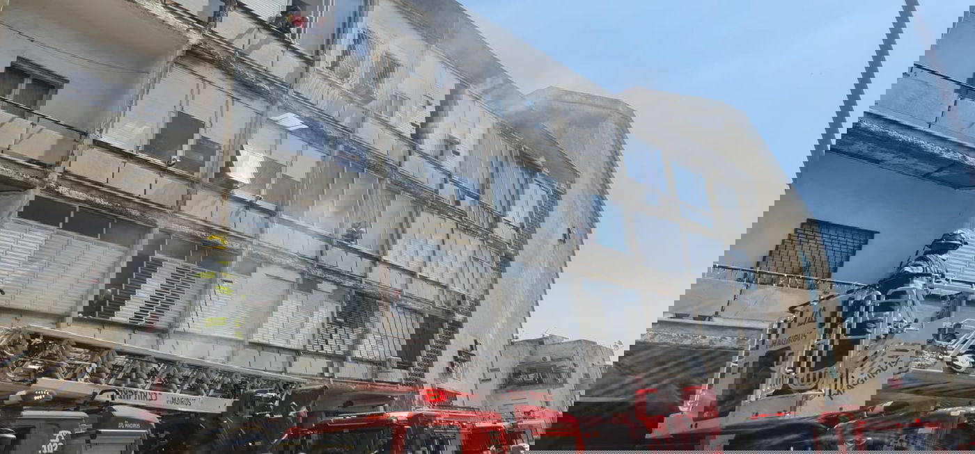 תיעוד דרמטי: האש פרצה, הדיירים איבדו הכרה