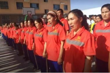 תמונה נדירה של האויגרים במחנה