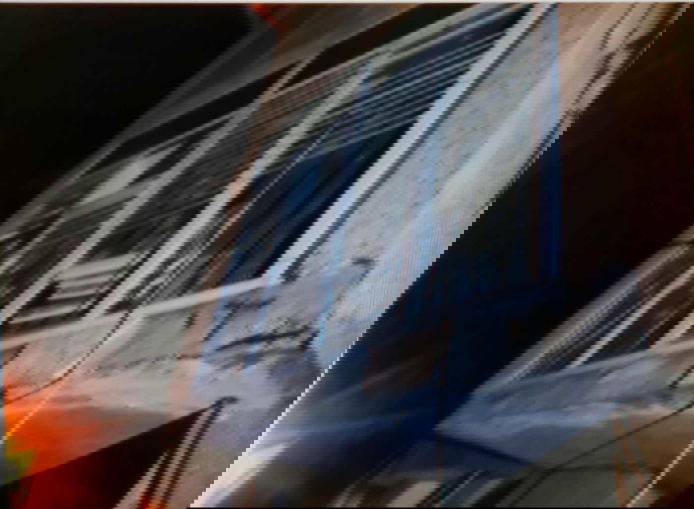 התריסים השבורים