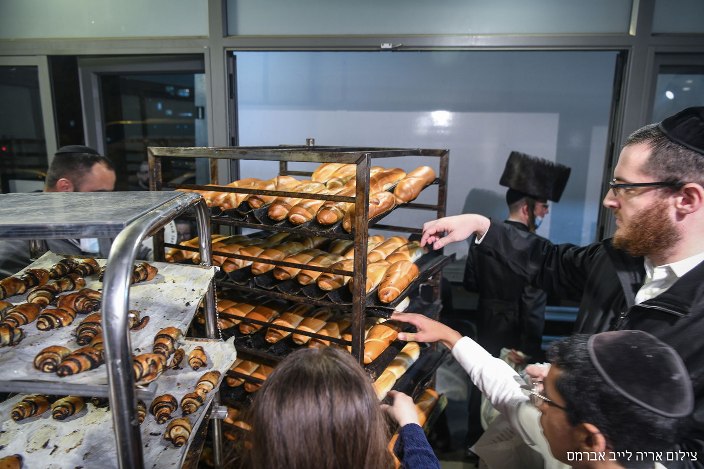 הירושלמים הסתערו על החמץ הראשון; צפו