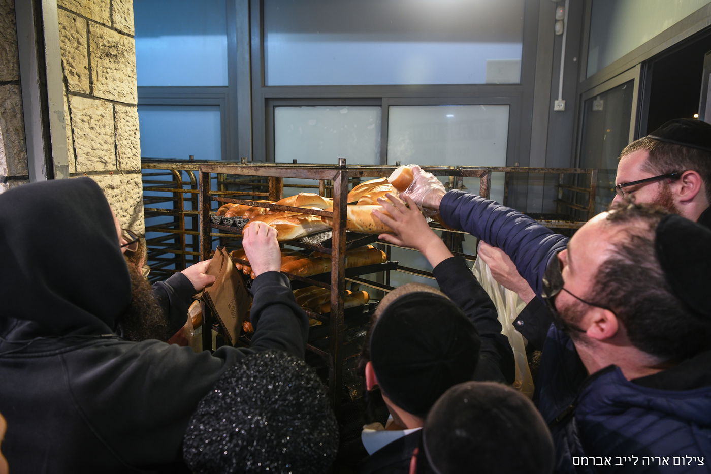 הירושלמים הסתערו על החמץ הראשון; צפו