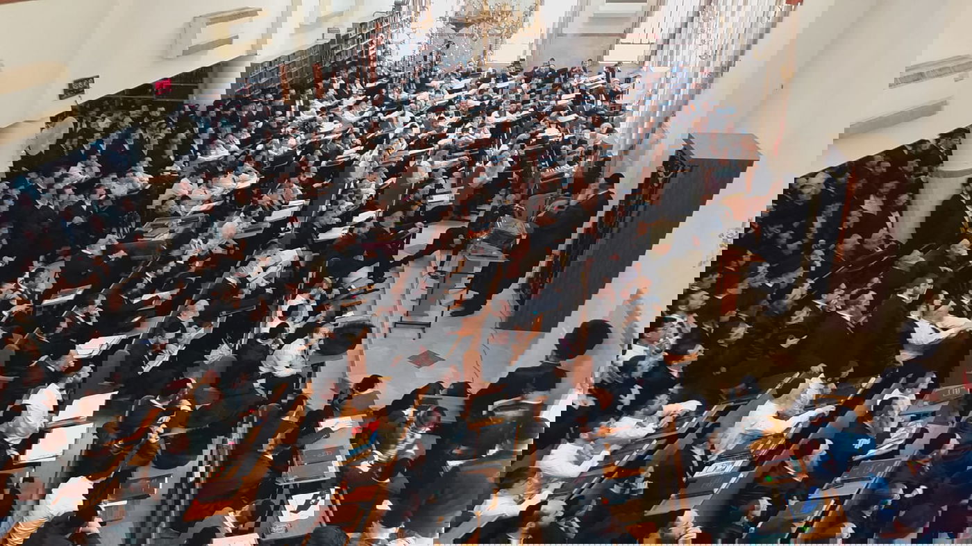 הגר"ש אלתר בשיעור במודיעין עילית, בחול המועד