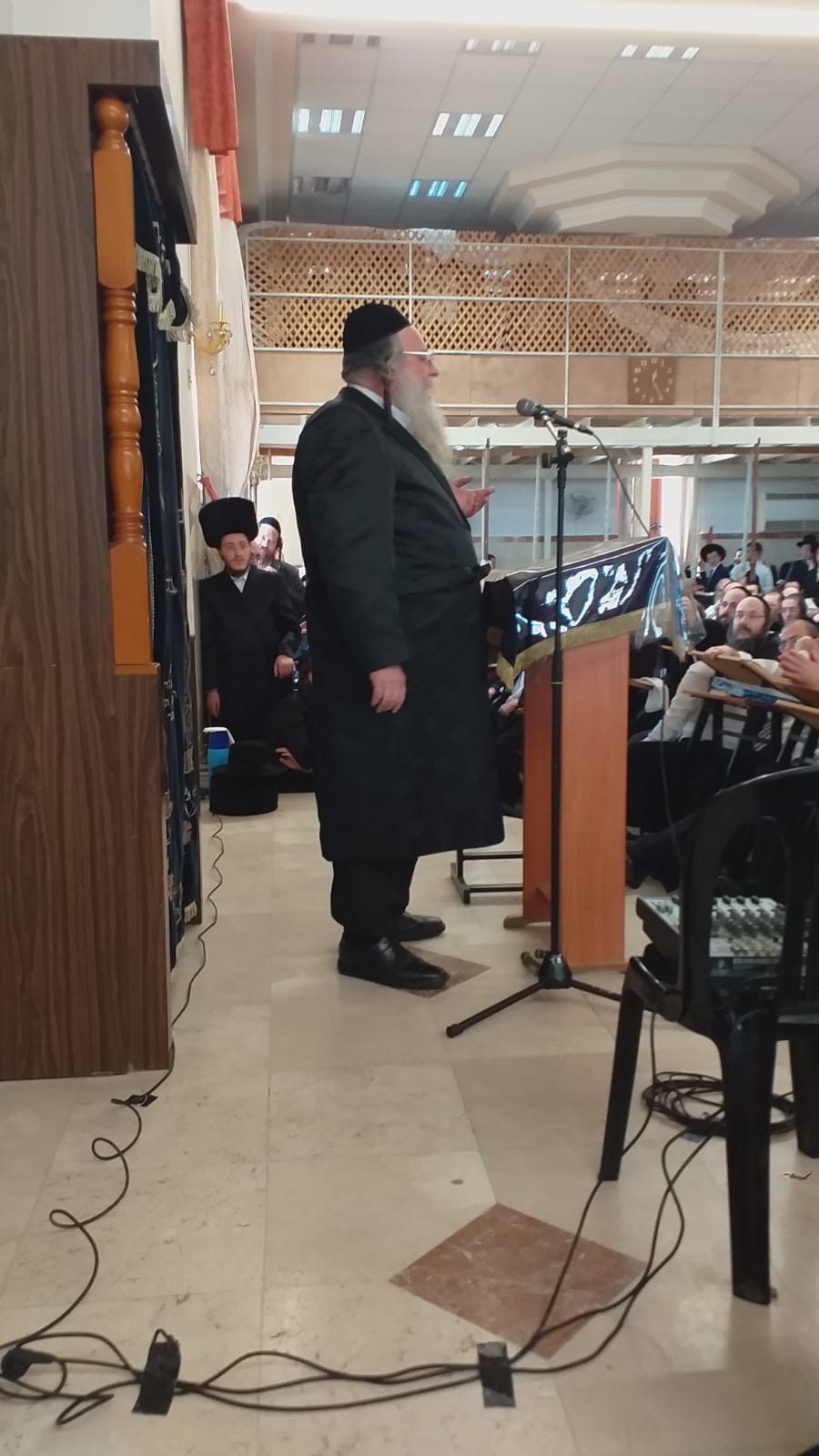 הגר"ש אלתר בשיעור במודיעין עילית, בחול המועד