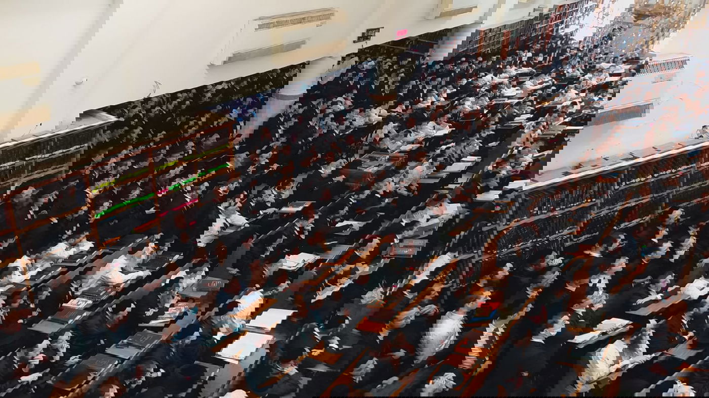 הגר"ש אלתר בשיעור במודיעין עילית, בחול המועד