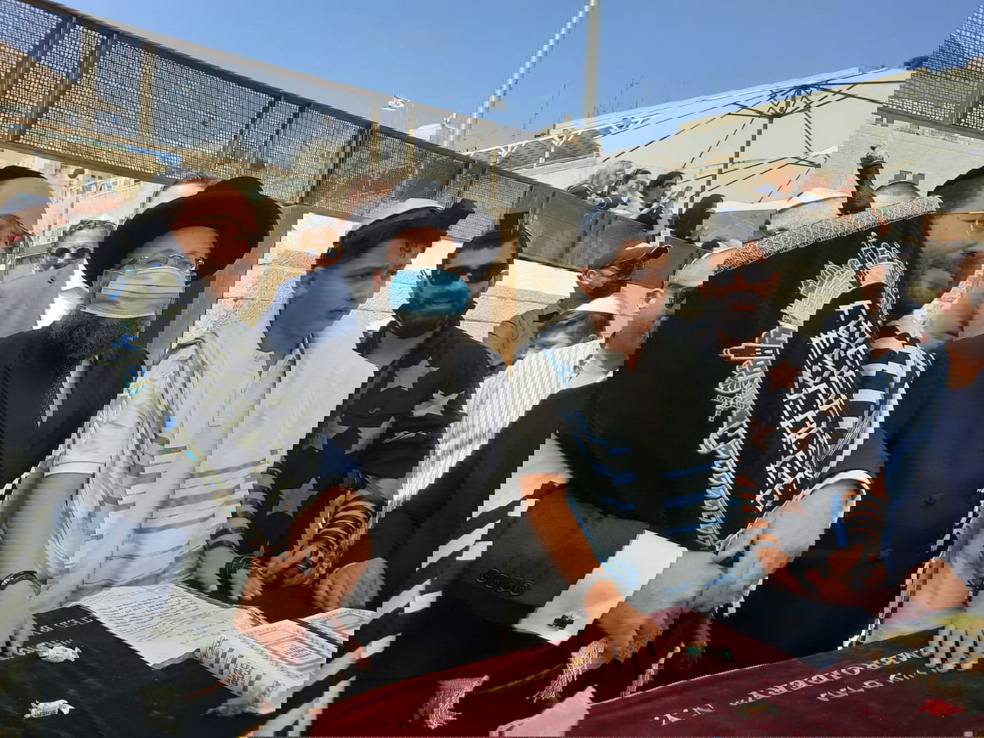 השחקן יהודה לוי חגג בר מצווה לאחיינו בכותל המערבי