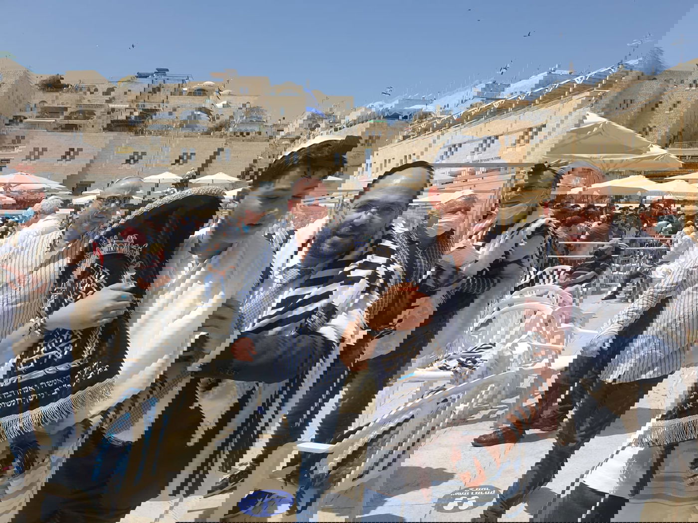 השחקן יהודה לוי חגג בר מצווה לאחיינו בכותל המערבי