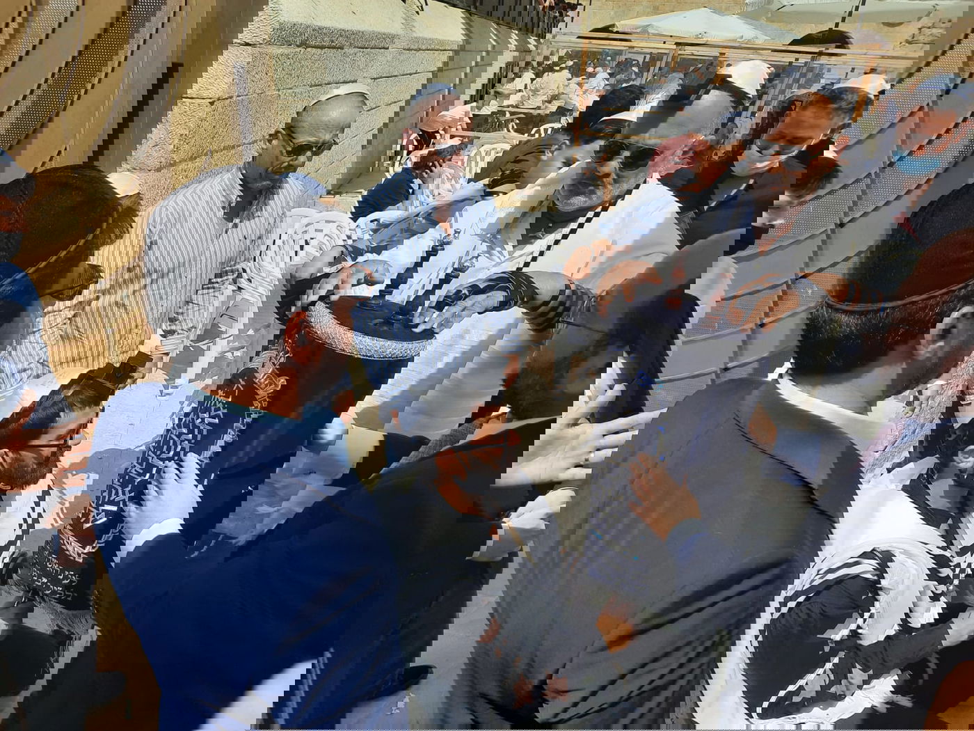 השחקן יהודה לוי חגג בר מצווה לאחיינו בכותל המערבי