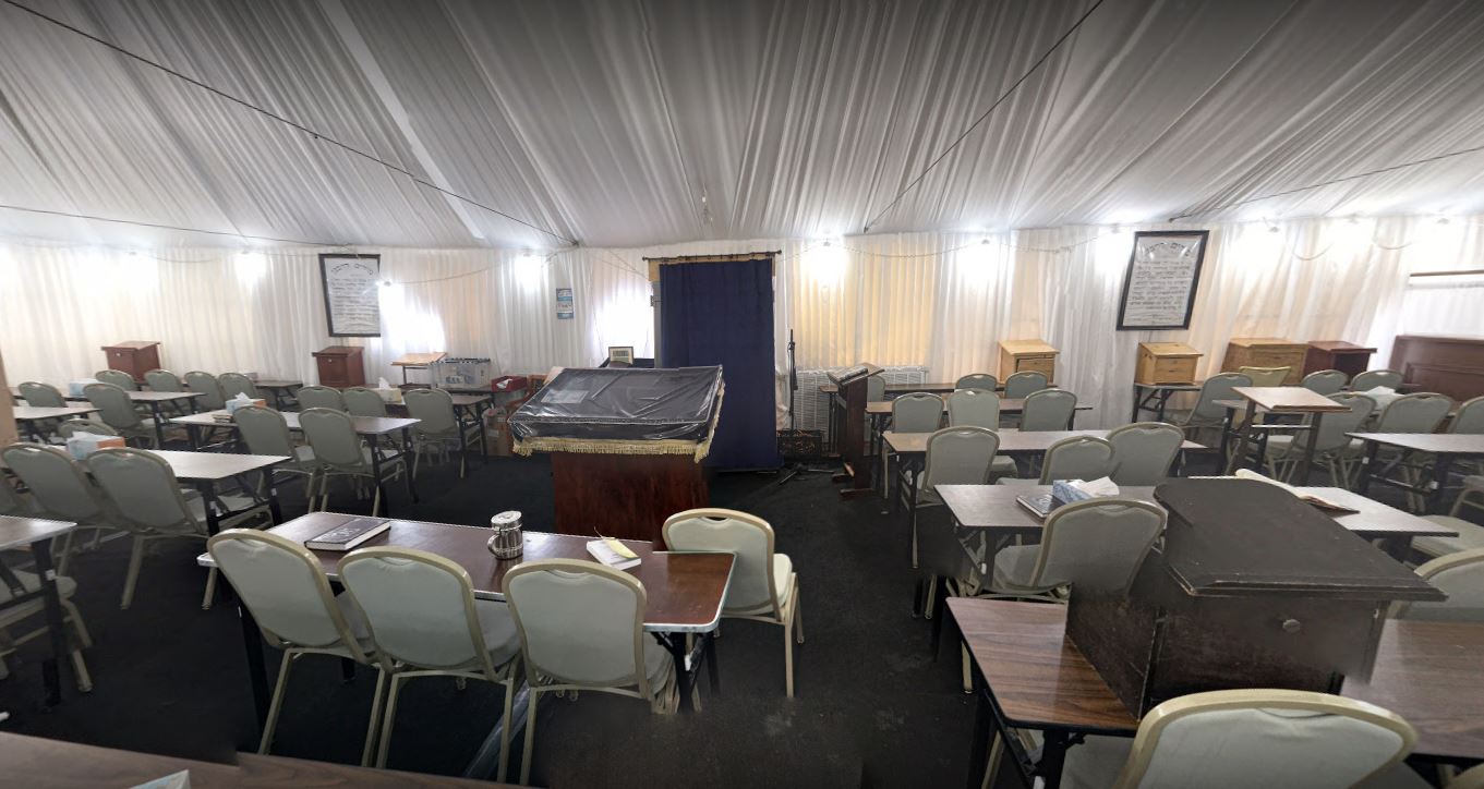 בית כנסת במונסי שפועל בתוך אוהל