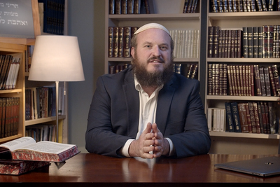 נשיקה מאיזביצא / צפו בסיפור החסידי היומי