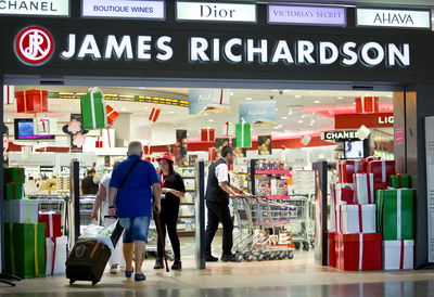 חנות הדיוטי פרי ג'יימס ריצ'רדסון,