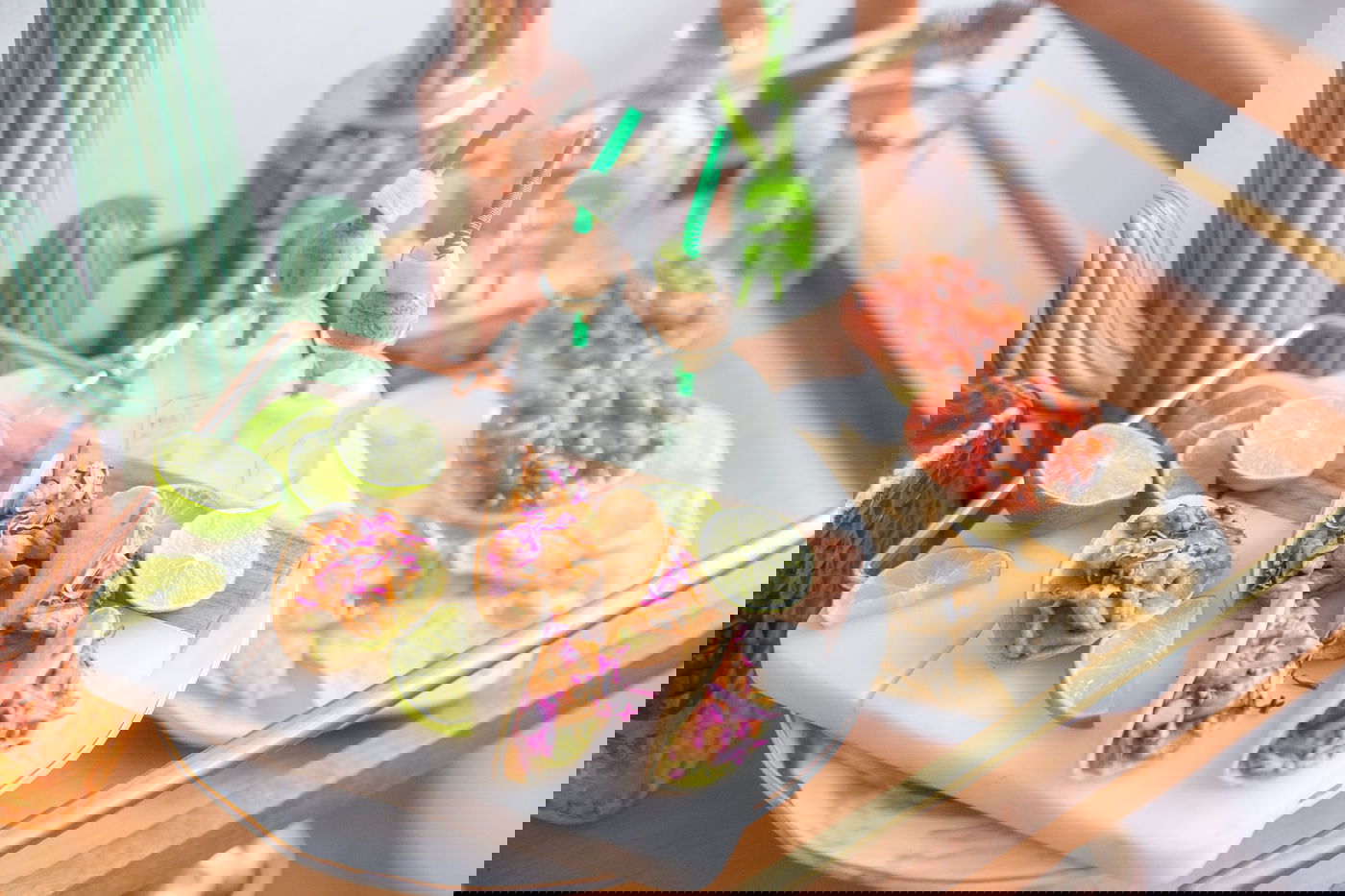 טאקו דגים עם סלסת עגבניות ורוטב ליים