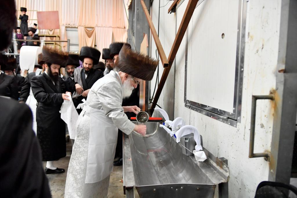 כשהאדמו"ר מויז'ניץ למד עם נכדו בבית המדרש