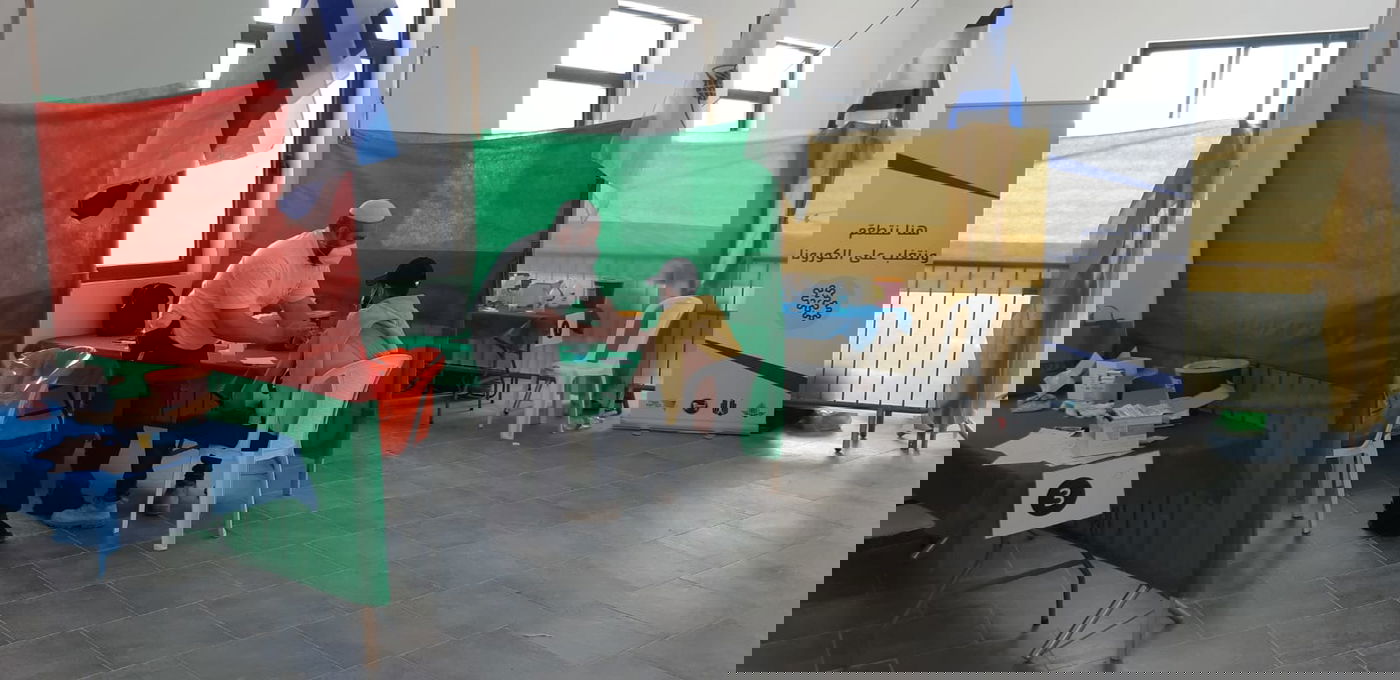 החל סבב נוסף של חיסוני קורונה לפועלים פלסטינים • צפו