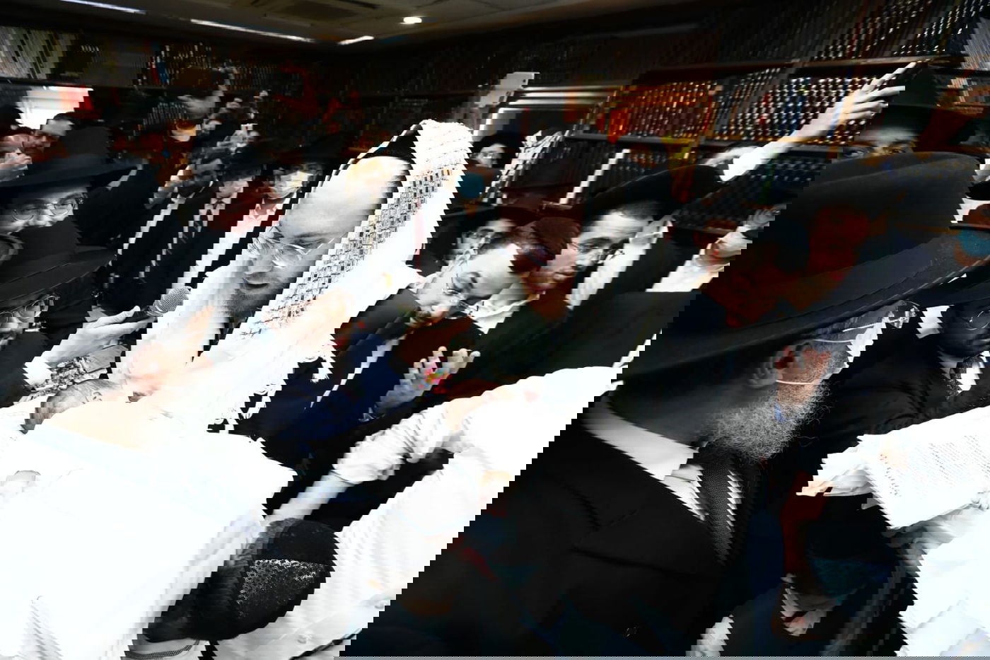 תיעוד: ברית המילה לנין מרן הגר"ע יוסף זצ"ל