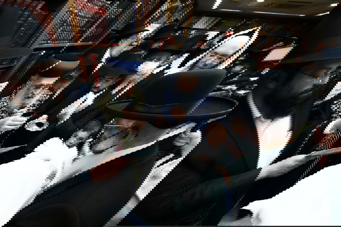 תיעוד: ברית המילה לנין מרן הגר"ע יוסף זצ"ל