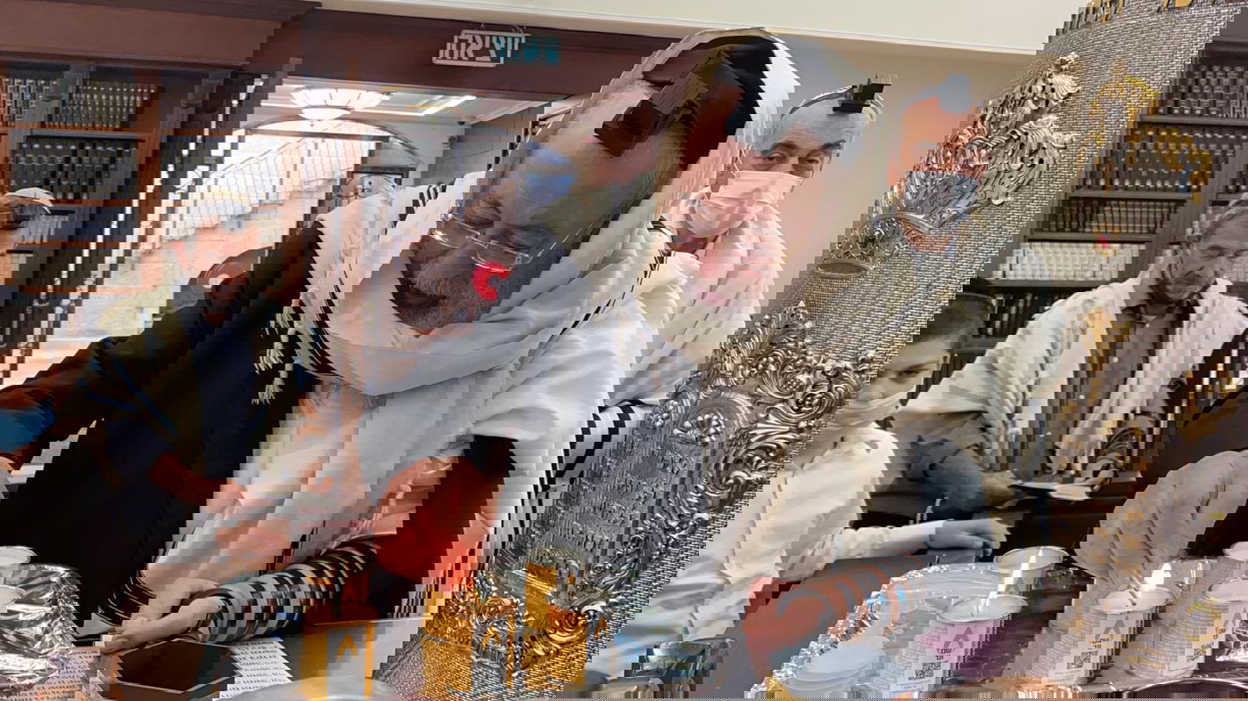 נרות ואשכבה; יום השואה בבית מדרשו של הראשל"צ הגר"ש עמאר