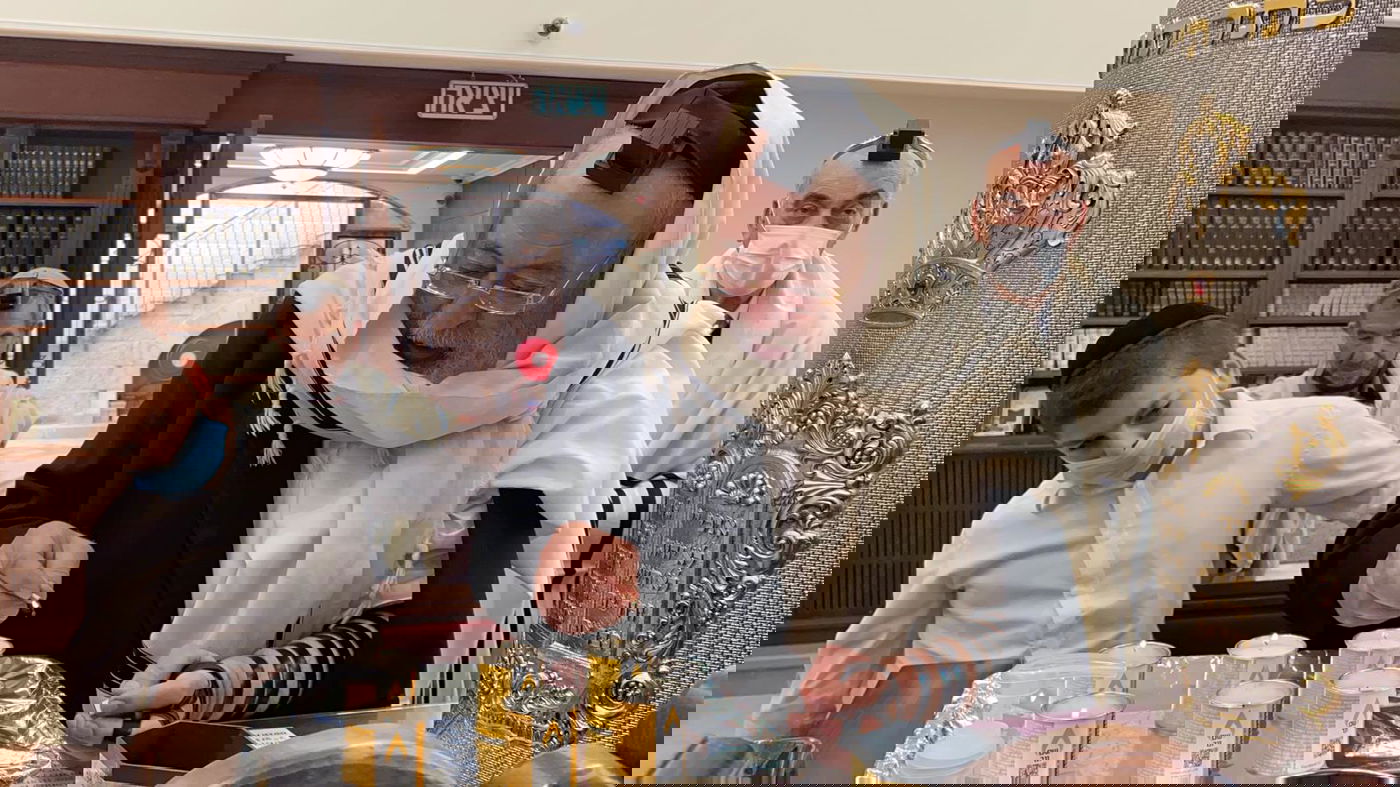 נרות ואשכבה; יום השואה בבית מדרשו של הראשל"צ הגר"ש עמאר