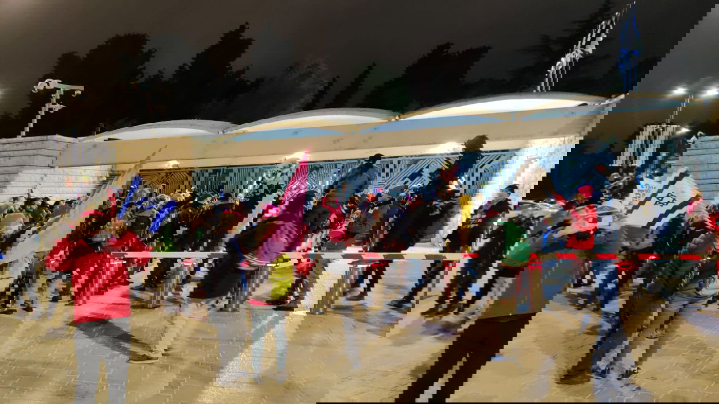 עשרות הפגינו בסמוך לבית הנשיא; תיעוד