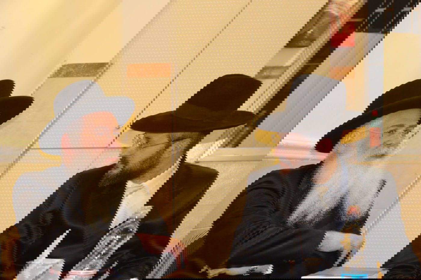 בחורים הוציאו ספר לע"נ חברם שנפטר; צפו